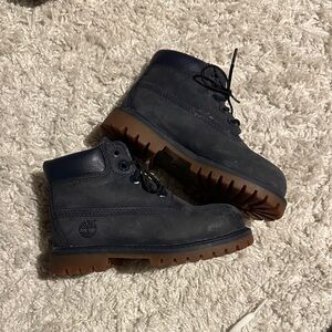 Timberland Navy Nubuck Lace-Up Boots with Gum Lug Sole size 11.5 kids